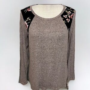 Moa Moa long sleeve tee. Solid front/ print back, sz M